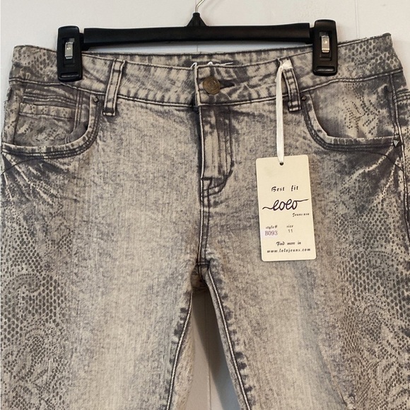 EoEo Best Fit Distressed Jeans NWT size 11 - Picture 3 of 9